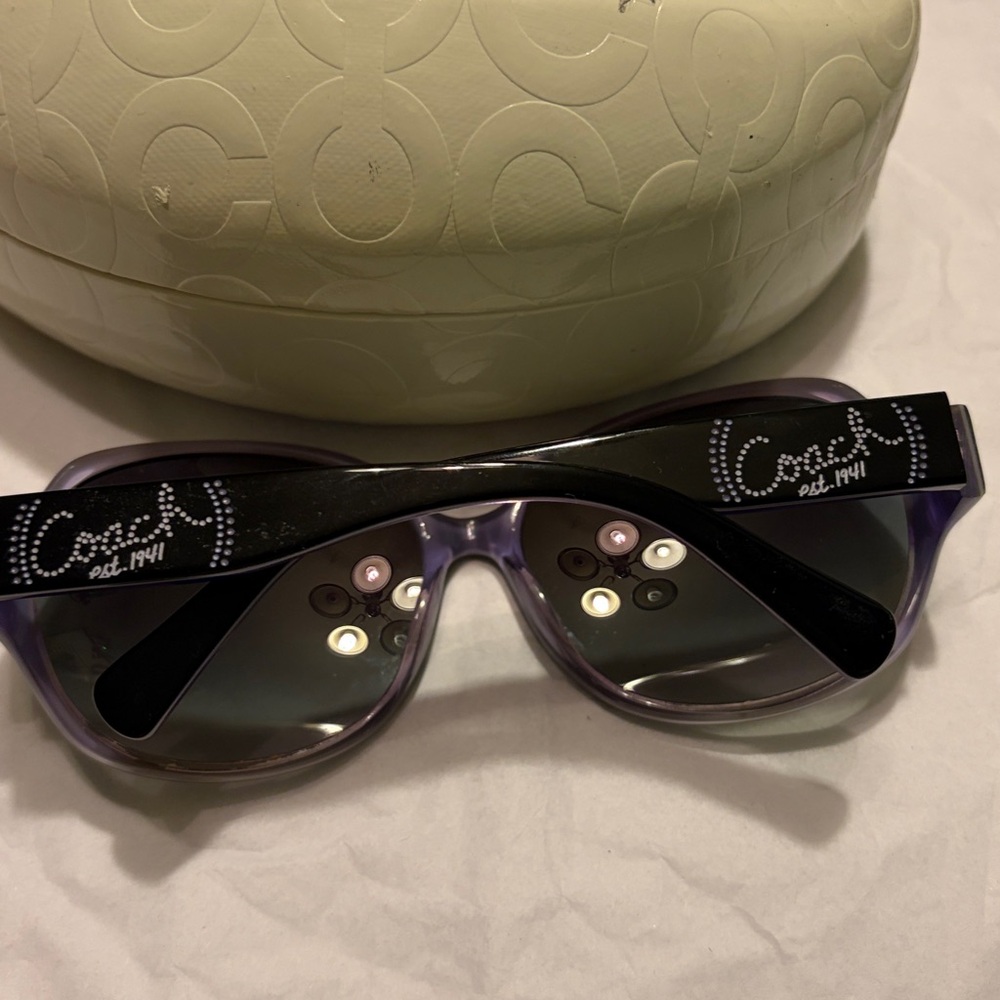 Coach Stylish Black Sunglasses - Picture 2 of 4